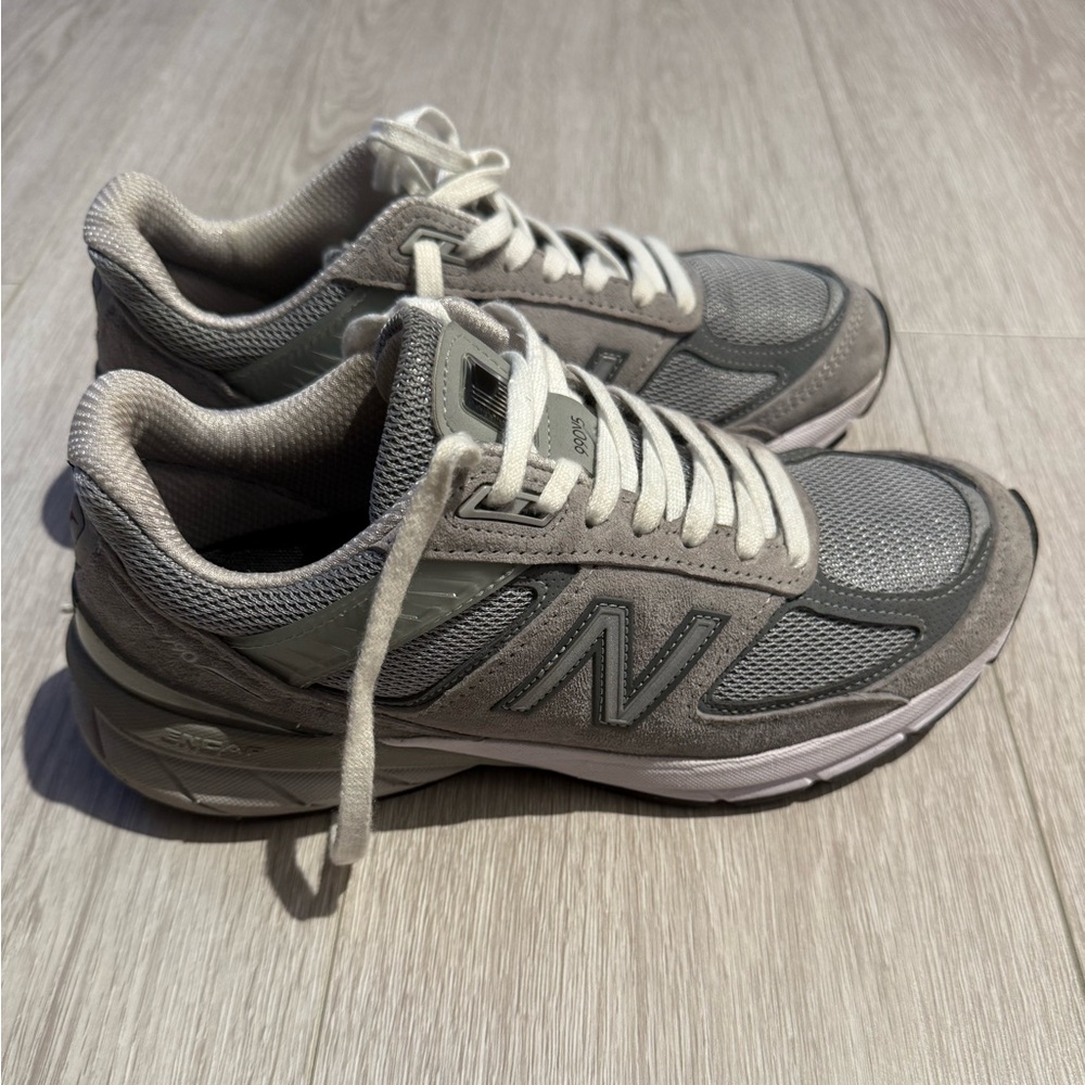 New Balance 990